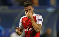 Thua nhục tại Zagreb, HLV Wenger oán trách Giroud vì tấm thẻ đỏ
