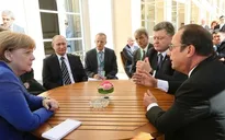 Hội nghị thượng đỉnh về Ukraine tại Paris: Các bên bắt đầu rút vũ khí hạng nhẹ