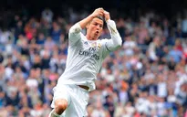 Ronaldo phá kỷ lục ghi bàn của Raul bằng siêu phẩm sút xa