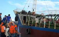 Cảnh sát biển bắt vụ sang mạn dầu trái phép