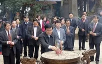 Chủ tịch nước dâng hương tại khu di tích Đền Hùng