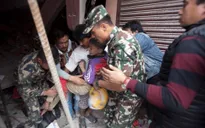 Đội cứu trợ các nước đã có mặt tại Nepal hỗ trợ tìm kiếm nạn nhân