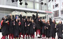 Đại học Quốc tế Sài Gòn trao bằng tốt nghiệp