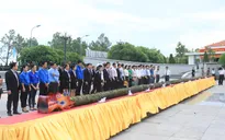 Dâng cúng đòn bánh tét dài 21m tại Nghĩa trang liệt sĩ Đường 9
