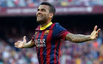 Man Utd: Chấm Daniel Alves, cân nhắc Falcao và chờ Hummels