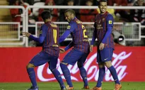 Dani Alves dạy Neymar “điệu nhảy chiến thắng” trên sân tập