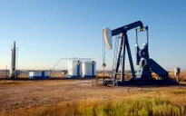 Giá dầu giảm do đồng USD tăng giá