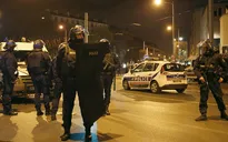 Vụ tấn công khủng bố ở Paris: Một nữ thánh chiến liều chết khi bị vây ráp