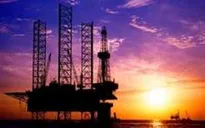 Các sự kiện kinh tế nổi bật năm 2015: Giá dầu thô giảm 60% giá trị