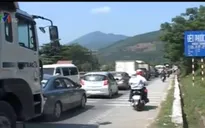 Liên tục xảy ra ùn tắc giao thông trên tuyến đèo Phước Tượng