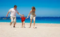 Mẹo đi biển an toàn cho trẻ nhỏ