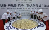 Đĩa cơm rang lập kỷ lục Guinness tại Trung quốc bị đổ cho lợn