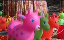 Đồ chơi bị cảnh báo độc hại vẫn bày bán công khai