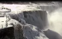 Lạnh kỷ lục tại Bắc Mỹ khiến thác nước Niagara đóng băng