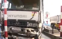 Đồng Nai: Xe mất lái đâm gãy trụ bảo vệ trạm thu phí