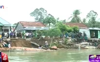Đồng Tháp:  Sạt lở, 4 căn nhà bị nước sông "nuốt chửng"