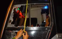 Vụ ném đá lên xe khách ở Gia Lai: 3 đối tượng ra đầu thú