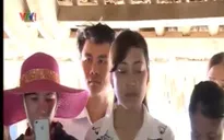 Hàng vạn du khách về thăm quê Bác