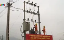 Đưa điện về miền núi, nông thôn trước Tết Nguyên đán