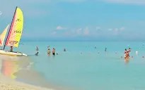 Người dân Cuba đổ xô đi nghỉ mát