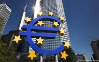 ECB hạ lãi suất tiền gửi xuống -0,3%
