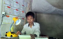 Cậu bé côi cút nhiều năm đạt học sinh giỏi