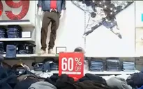 Nhiều người Mỹ xếp hàng chờ ngày Black Friday