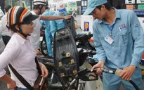 Giá xăng tăng, người dân “thấy bình thường”