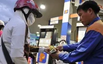 Giá xăng giảm gần 1.200 đồng/lít từ 15h chiều nay