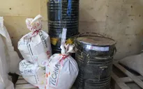 Bắt quả tang doanh nghiệp trộn chất vàng ô vào thức ăn chăn nuôi