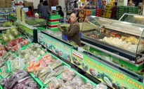 Hà Nội: Giá hàng hóa thiết yếu ngày Tết tăng cao