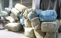 Bắc Giang: Bắt 10 tấn hàng lậu vận chuyển bằng xe khách