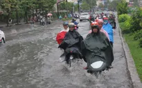 TP. HCM: Nhiều tuyến đường ngập sâu sau cơn mưa