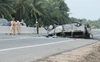 Xe cấp cứu tông xe máy, 6 người thương vong