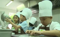Bố ơi! Mình đi đâu thế?: Các bé hào hứng làm đầu bếp