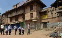 Các trường học tại Nepal đón học sinh sau thảm họa động đất