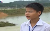 Học sinh dũng cảm cứu cô giáo giữa dòng nước lũ