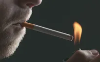 Anh áp dụng quy định mới về bao bì thuốc lá