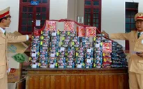 Hà Tĩnh: Bắt xe vận chuyển gần 100kg pháo lậu