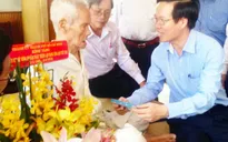 Lãnh đạo TP.HCM thăm cán bộ lão thành cách mạng