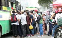 Người dân TP.HCM ngày càng 'nản' với xe bus