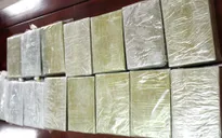 Hoà Bình: Xét xử vụ mua bán trái phép hơn 140 bánh heroin