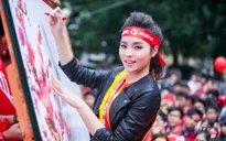 Hoa hậu Kỳ Duyên rạng rỡ trong chương trình Chủ Nhật Đỏ