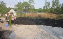 Đồng Nai: Bắt quả tang đổ trộm chất thải công nghiệp