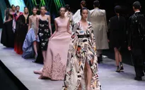 Bắt mắt những mẫu thiết kế tuyệt đẹp tại Tuần lễ thời trang quốc tế Việt Nam 2015