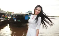 Á khôi Áo dài Việt Nam Lệ Quyên đẹp rạng ngời tại quê nhà
