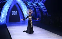 Thanh Hằng lộng lẫy với áo dài đính vàng tinh xảo