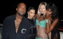 Naomi Campbell nghỉ ngơi trên du thuyền siêu sang của Roberto Cavalli