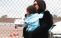 Gia đình Kim Kardashian đáp máy bay riêng tới Arizona