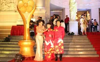 Danh hài Hoài Linh nhận giải Mai Vàng 20 năm